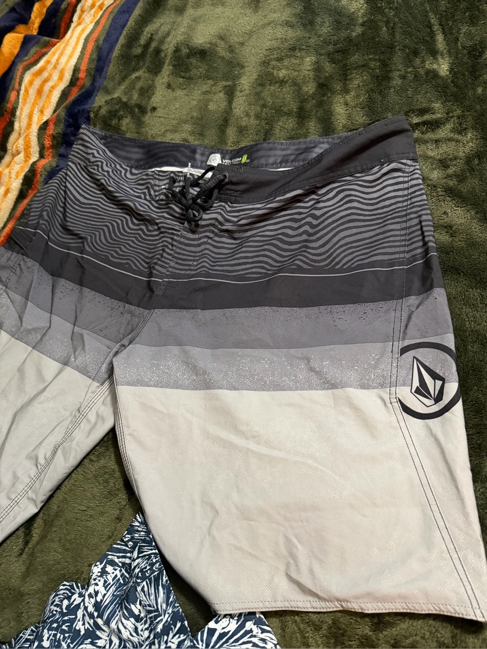 Volcom Men’s Gray Gradient Striped Boardshorts